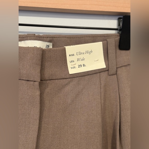 Abercrombie & Fitch Women's ShortSloane Tailored Cargo Pant - Picture 3 of 6